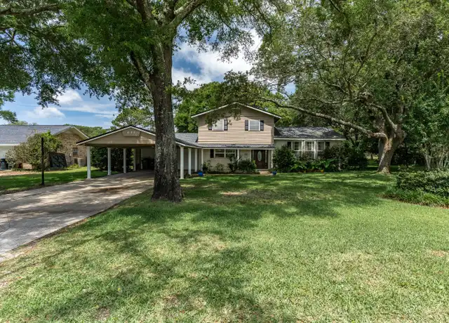 Property at 631 Country Club Ave NE, Fort Walton Beach, FL, 32547, 4 beds, 2 baths, [object Object]