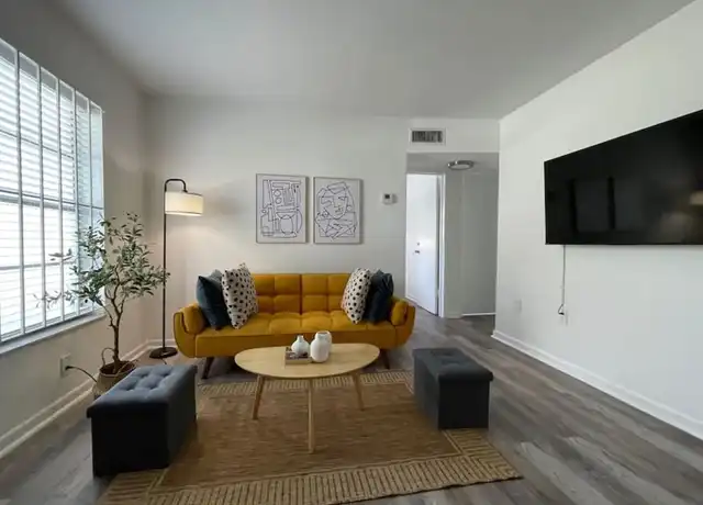 Property at Northwest 11th Avenue 55 - NW 11th Ave Unit 1056550P, Miami, FL, 33128, 2 beds, 1 bath, [object Object]