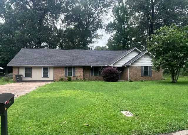 Property at 206 Indian Trl, Searcy, AR, 72143, 4 beds, 2.5 baths, [object Object]