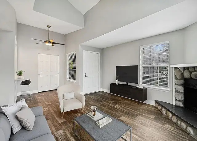Photo of 1024 Central Ave N, Kent, WA 98032