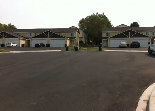Property at 102 E Mizzou Ct Unit B, Moses Lake, WA, 98837, 3 beds, 2.5 baths, [object Object]