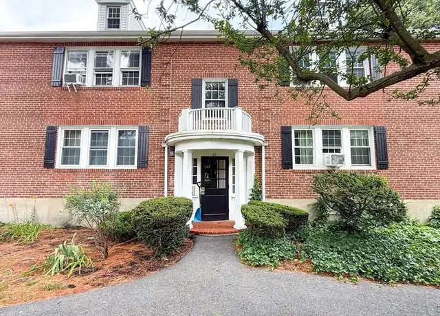 Property at 21 Hammond Pond Pkwy #4, Chestnut Hill, MA, 02467, 2 beds, 1 bath, [object Object]