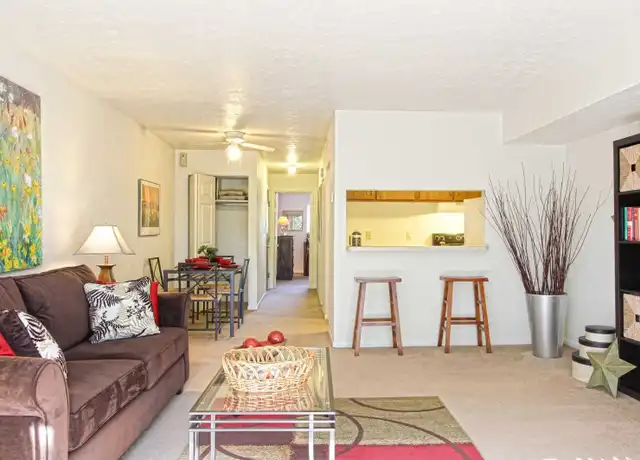 Property at Campus View Apartments - 1700 Secor Rd, Toledo, OH, 43607, 1-2 bed, 1 bath, [object Object]