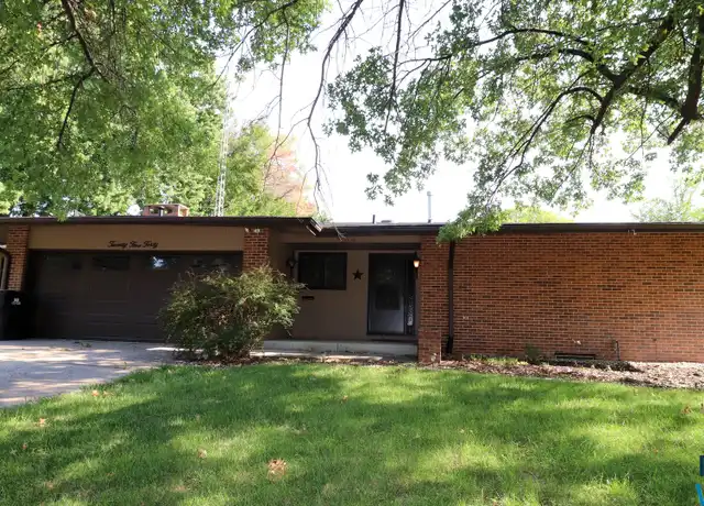 Property at 2540 Saint Thomas Dr, Lincoln, NE, 68502, 3 beds, 2.5 baths, [object Object]
