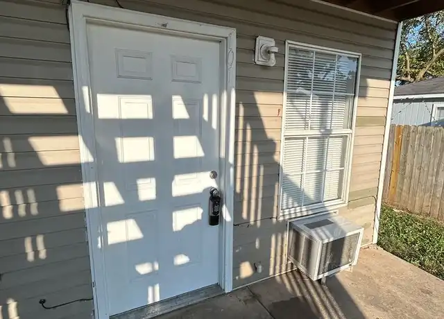 Property at 1414 Powell St, Springdale, AR, 72764, 1 bed, 1 bath, [object Object]
