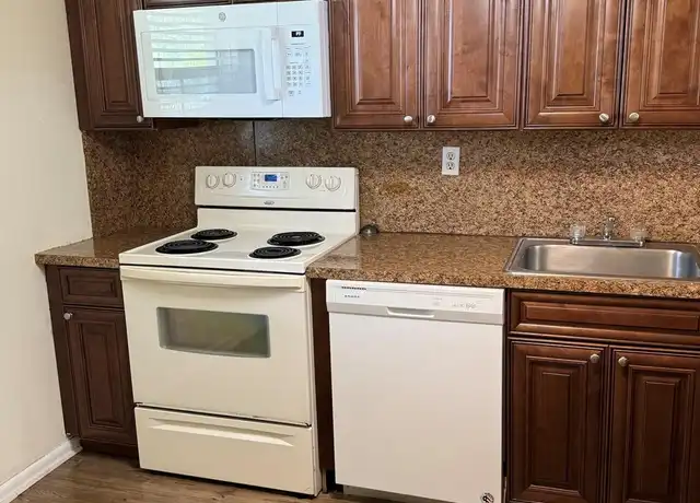 Property at 5535 Lakewood Cir N #324, Margate, FL, 33063, 2 beds, 2 baths, [object Object]