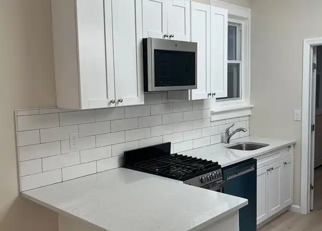 Property at 306 Palisade Ave Unit reat, Cliffside Park, NJ, 07010, 2 beds, 2 baths, [object Object]