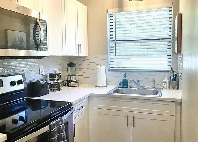 Property at 820 S Federal Hwy, Lake Worth, FL, 33460, 1 bed, 1 bath, [object Object]