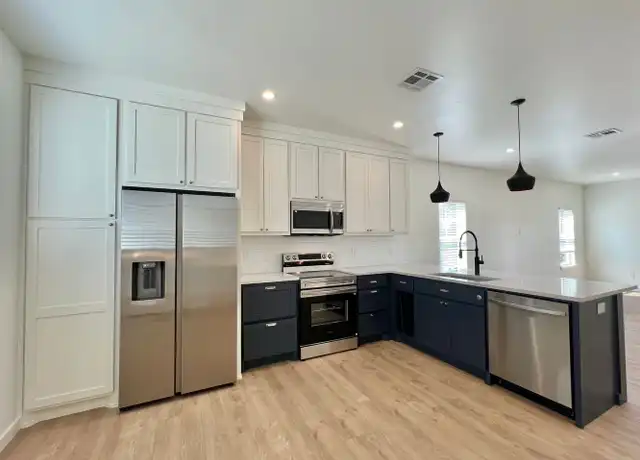 Property at 216 E Hurd St Unit 200, Edmond, OK, 73034, 2 beds, 2 baths, [object Object]