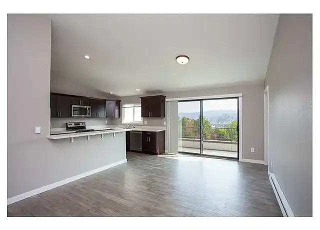 Property at Lakeview Apartments - 4040 7th Ave NE, Seattle, WA, 98105, 2 beds, 1 bath, [object Object]