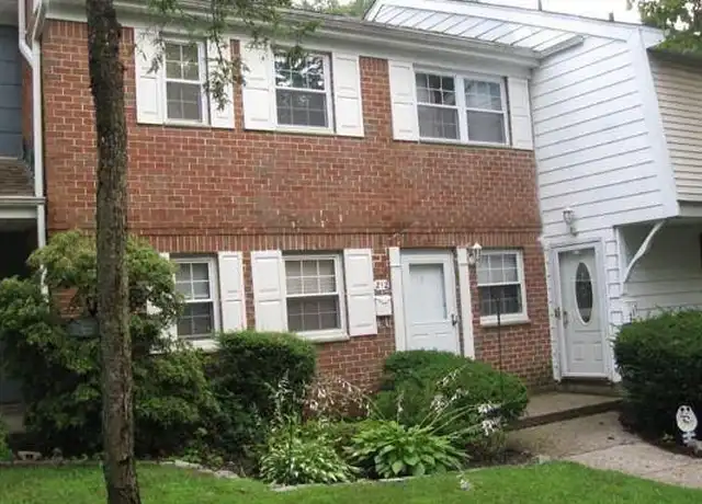Property at 211 Town House Vlg Unit 211, Islandia, NY, 11749, 2 beds, 1 bath, [object Object]