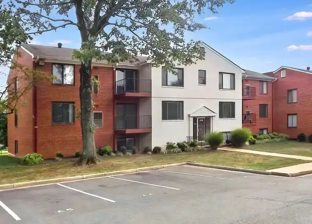 Property at 125A Clubhouse Dr SW Unit 04, Leesburg, VA, 20175, 1 bed, 1 bath, [object Object]