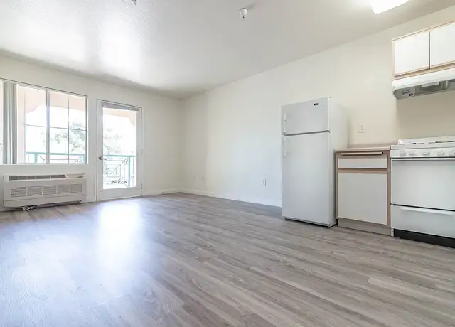 Photo of 43862 15th St W, Lancaster, CA 93534