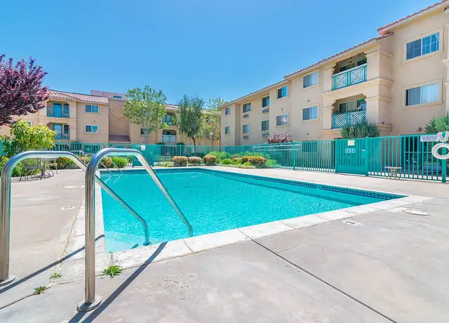 Photo of 43862 15th St W, Lancaster, CA 93534