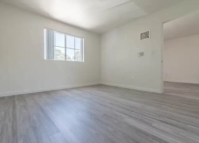 Photo of 43862 15th St W, Lancaster, CA 93534