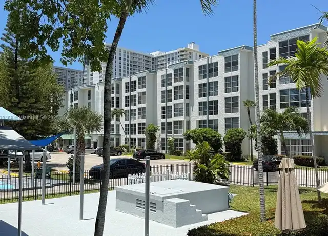 Property at 17570 Atlantic Blvd #405, Sunny Isles Beach, FL, 33160, 1 bed, 1 bath, [object Object]