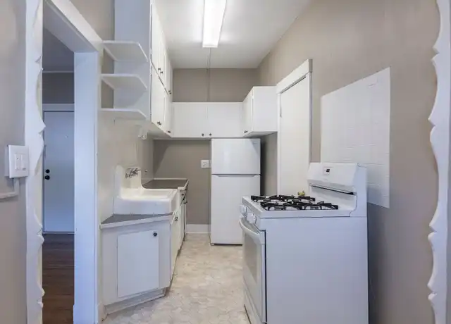 Property at 606 S 32nd Ave Apt 19, Omaha, NE, 68105, 1 bed, 1 bath, [object Object]