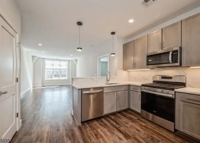 Property at 4 Community Pl #206, Madison, NJ, 07940, 1 bed, 1 bath, [object Object]
