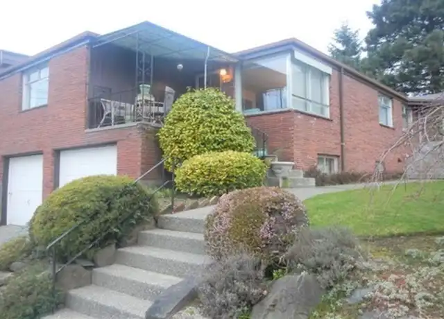 Property at 806 N 44th St Unit 808 1/2, Seattle, WA, 98103, 2 beds, 1 bath, [object Object]