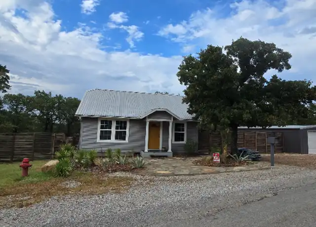 Property at 178 Woodcrest St, Bowie, TX, 76230, 2 beds, 1 bath, [object Object]