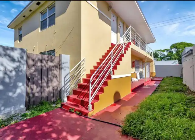 Property at 1006 10th St Unit 2, West Palm Beach, FL, 33401, 2 beds, 1 bath, [object Object]