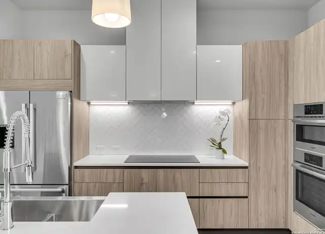Property at 1817 N Saint Marys St #102, San Antonio, TX, 78212, 3 beds, 2.5 baths, [object Object]