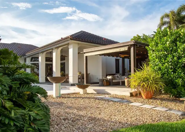 Property at 2880 Windmill Ranch Rd, Weston, FL, 33331, 6 beds, 4.5 baths, [object Object]