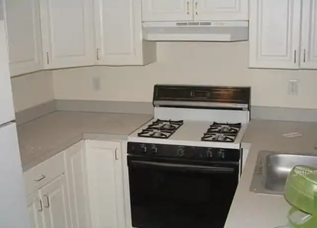 Property at 322 Saint Paul St #2, Brookline, MA, 02446, 3 beds, 1 bath, [object Object]