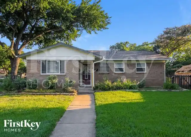 Property at 212 W Huitt Ln, Euless, TX, 76040, 3 beds, 2 baths, [object Object]
