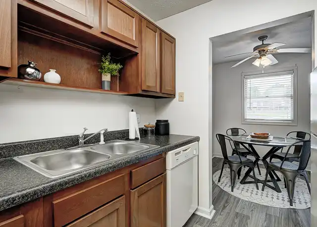 Property at Meridian Lakes - 7344 Meridian Hills Ct, Indianapolis, IN, 46260, 1 bed, 1 bath, [object Object]