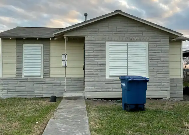 Property at 2717 Rogers St, Corpus Christi, TX, 78405, 2 beds, 1 bath, [object Object]