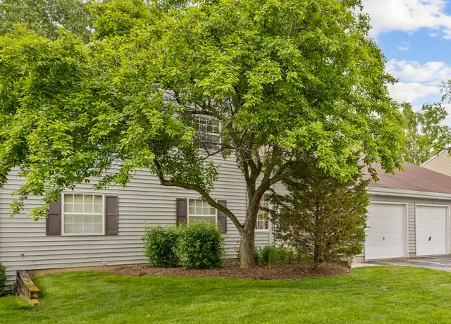 Property at 27 N Victoria Ln Unit G, Streamwood, IL, 60107, 2 beds, 1 bath, [object Object]