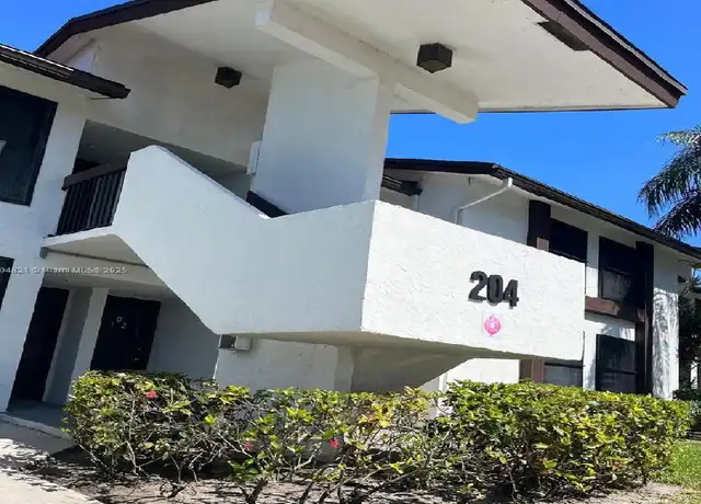 Property at 204 Lake Pointe Dr #201, Oakland Park, FL, 33309, 2 beds, 2 baths, [object Object]