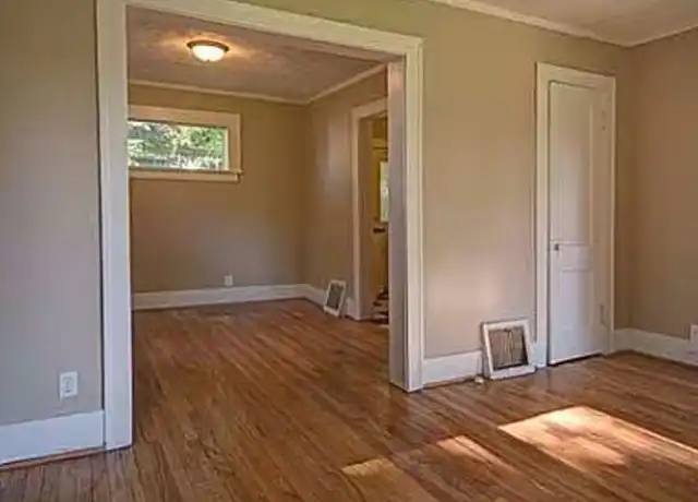 Property at 1110 S 30th Ave Unit 3, Omaha, NE, 68105, 2 beds, 1 bath, [object Object]