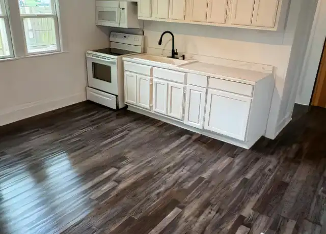 Property at 626 E Ashland St, Nevada, MO, 64772, 4 beds, 1 bath, [object Object]