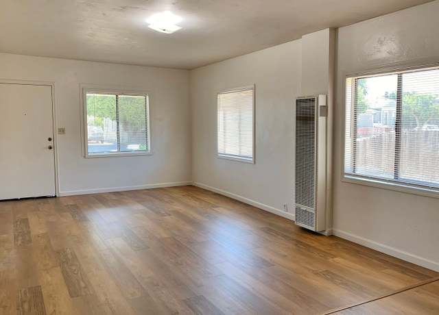 Photo of 960 East St, Hollister, CA 95023