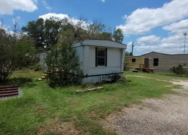 Property at 441 Tschoepe Rd, Seguin, TX, 78155, 2 beds, 1 bath, [object Object]