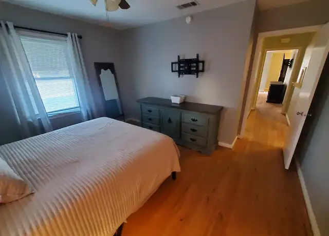 Property at 1402 W Tennessee Ave, Midland, TX, 79701, 2 beds, 1 bath, [object Object]