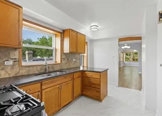Property at 5639 N Artesian Ave Unit 1, Chicago, IL, 60659, 3 beds, 1 bath, [object Object]