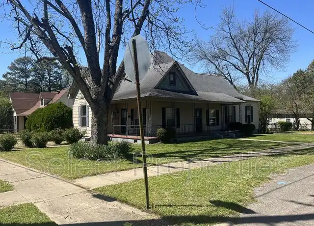 Property at 904 W Oak Ave, Jonesboro, AR, 72401, 3 beds, 2 baths, [object Object]