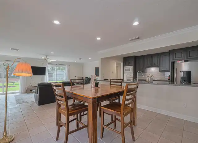 Property at 24 Champions Colony E, Houston, TX, 77069, 2 beds, 2 baths, [object Object]