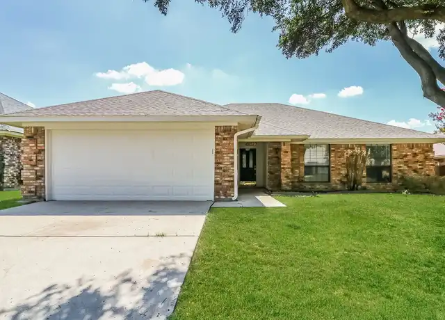 Property at 4909 Barberry Dr, Fort Worth, TX, 76133, 4 beds, 2 baths, [object Object]