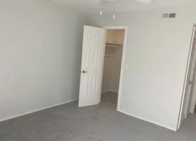 Property at 2001 SW 16th St Unit A5, Gainesville, FL, 32608, 1 bed, 1 bath, [object Object]