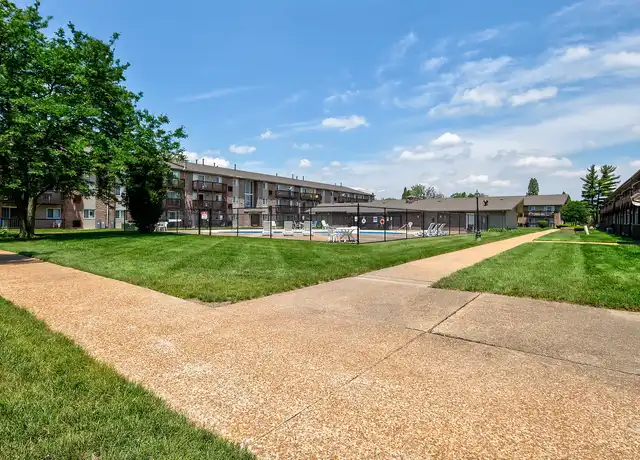 Property at Manchester Court - 14700 Central Ave, Oak Forest, IL, 60452, 1 bed, 1 bath, [object Object]