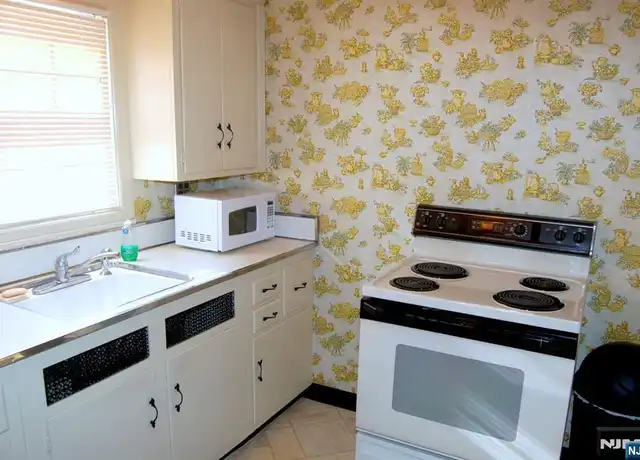 Property at 150 6th St Unit 3, Fairview, NJ, 07022, 1 bed, 1 bath, [object Object]