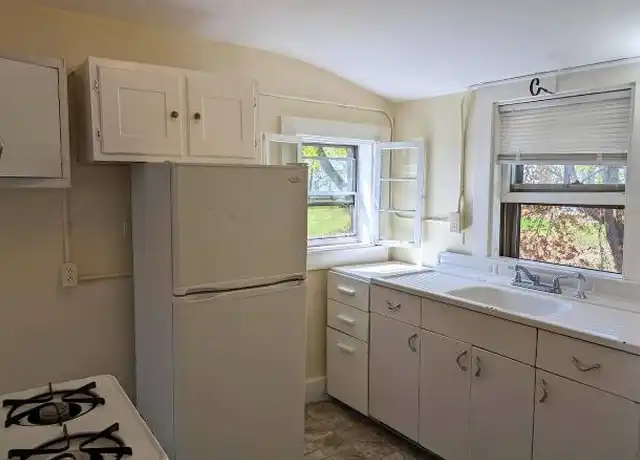 Property at 165 Brunswick St, Old Town, ME, 04468, 1 bed, 1 bath, [object Object]