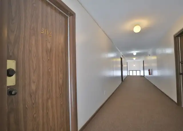 Property at 829 W Crestwood Dr Apt 101, Peoria, IL, 61614, 1 bed, 1 bath, [object Object]