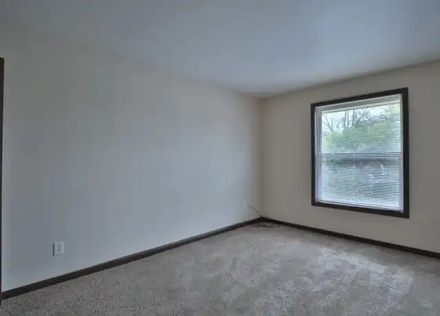 Property at 829 W Crestwood Dr Apt 101, Peoria, IL, 61614, 1 bed, 1 bath, [object Object]