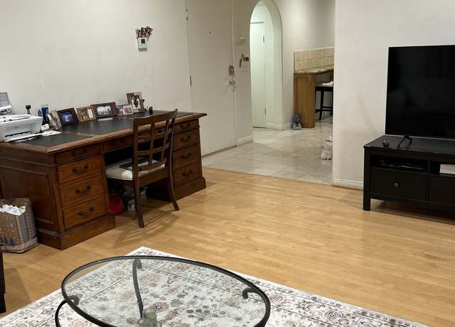 Photo of 23665 Summit Dr, Calabasas, CA 91302