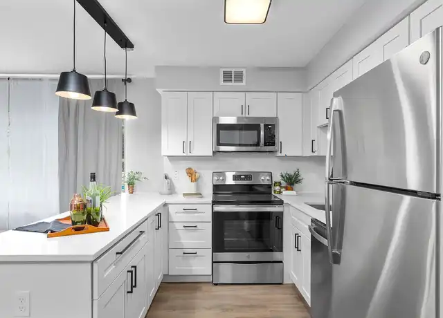 Property at The Square on Delmar - 8331 Delcrest Dr, Saint Louis, MO, 63124, 1 bed, 1 bath, [object Object]